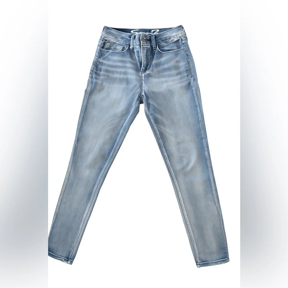 Size 4 • Seven7 Medium Wash Skinny Jeans – Stretch Slim Fit Denim